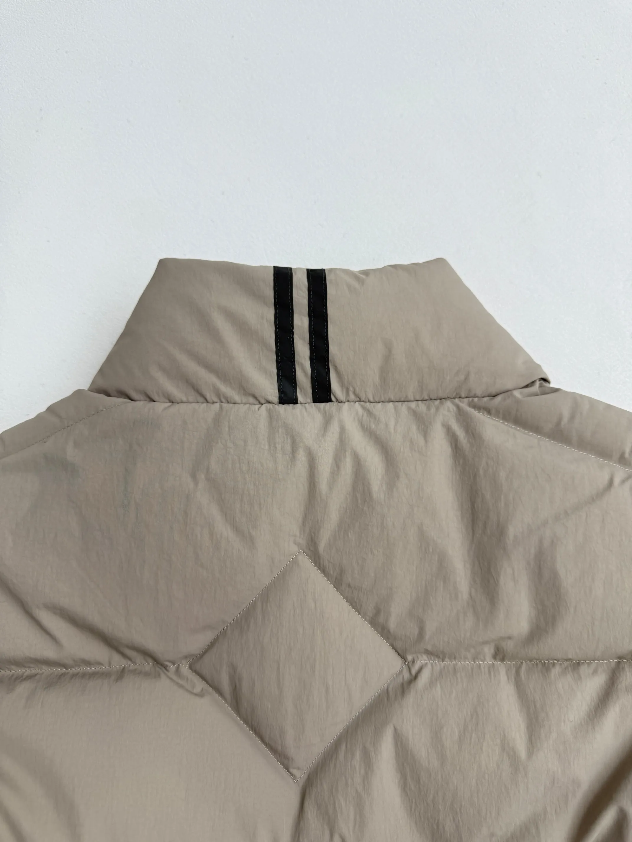 P710 Canada Goose Canada Goose Crofton Series Black Label Lightweight Down Vest S/M/L/XL
